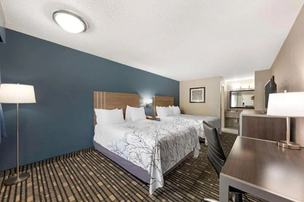 Bed in Best Western Post Oak Inn