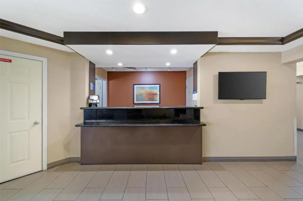 Best Western Plus Twin View Inn & Suites