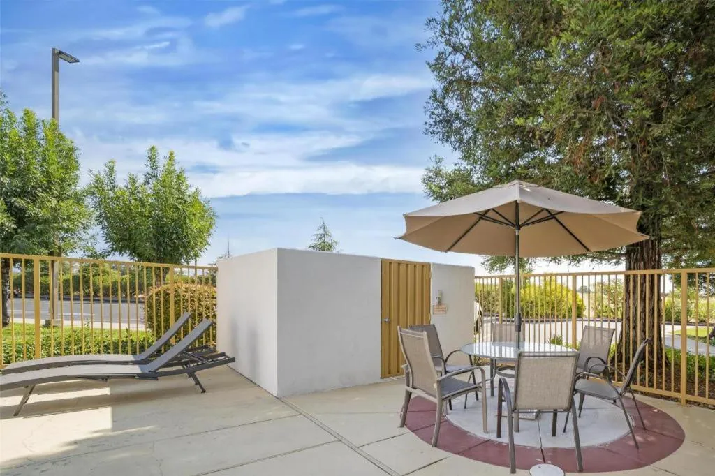 Best Western Plus Twin View Inn & Suites