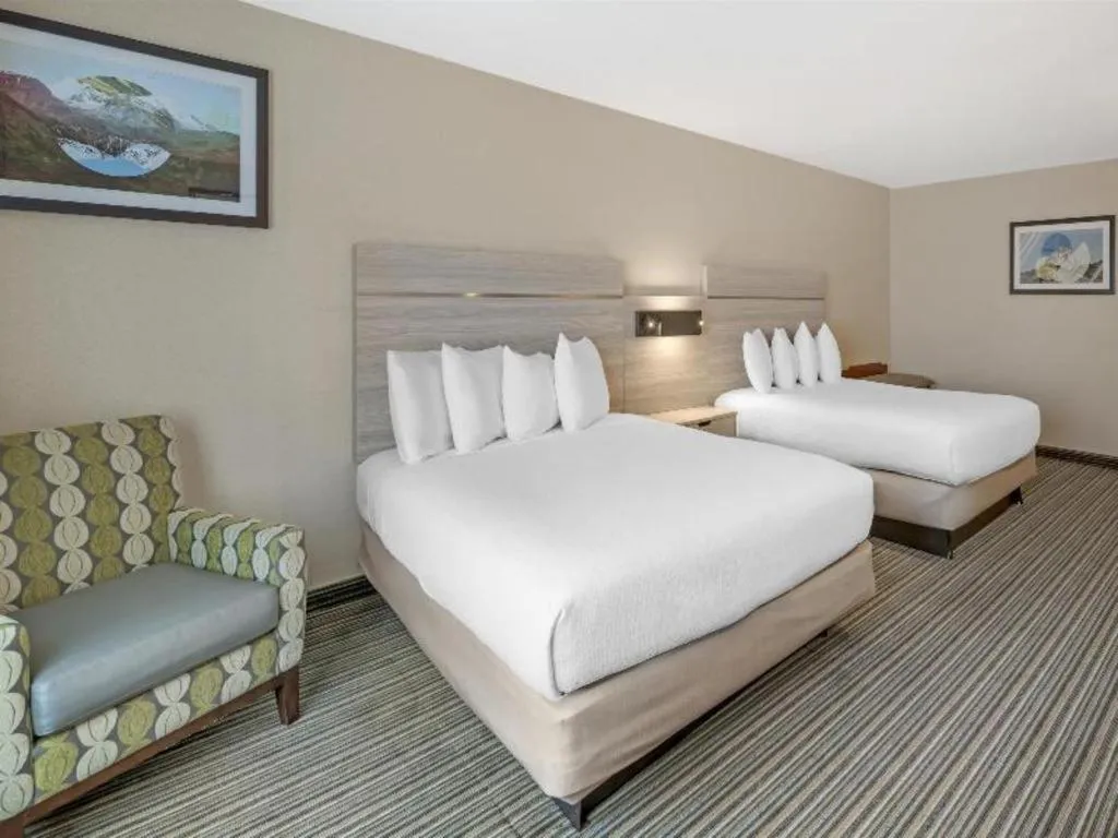 Bed in Best Western Plus Twin View Inn & Suites