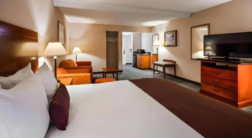 Bed in Best Western Plus Twin View Inn and Suites Bed in Best Western Plus Twin View Inn and Suites