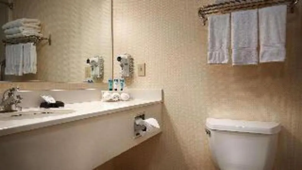 Best Western Plus Twin View Inn & Suites