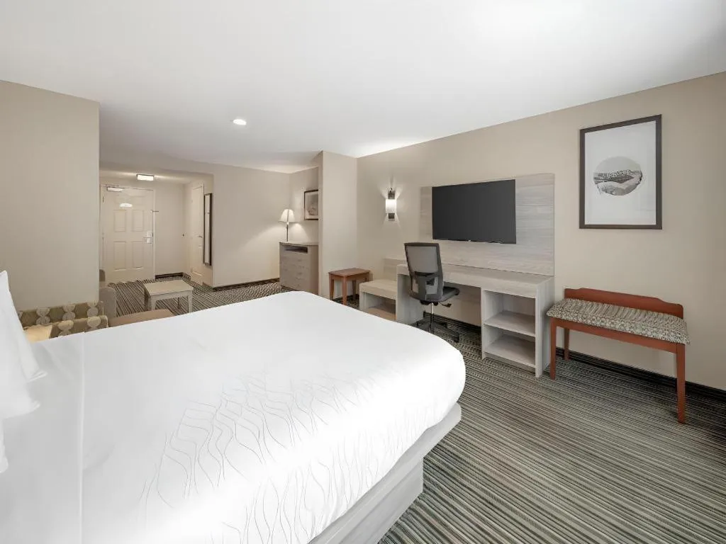 Bed in Best Western Plus Twin View Inn & Suites