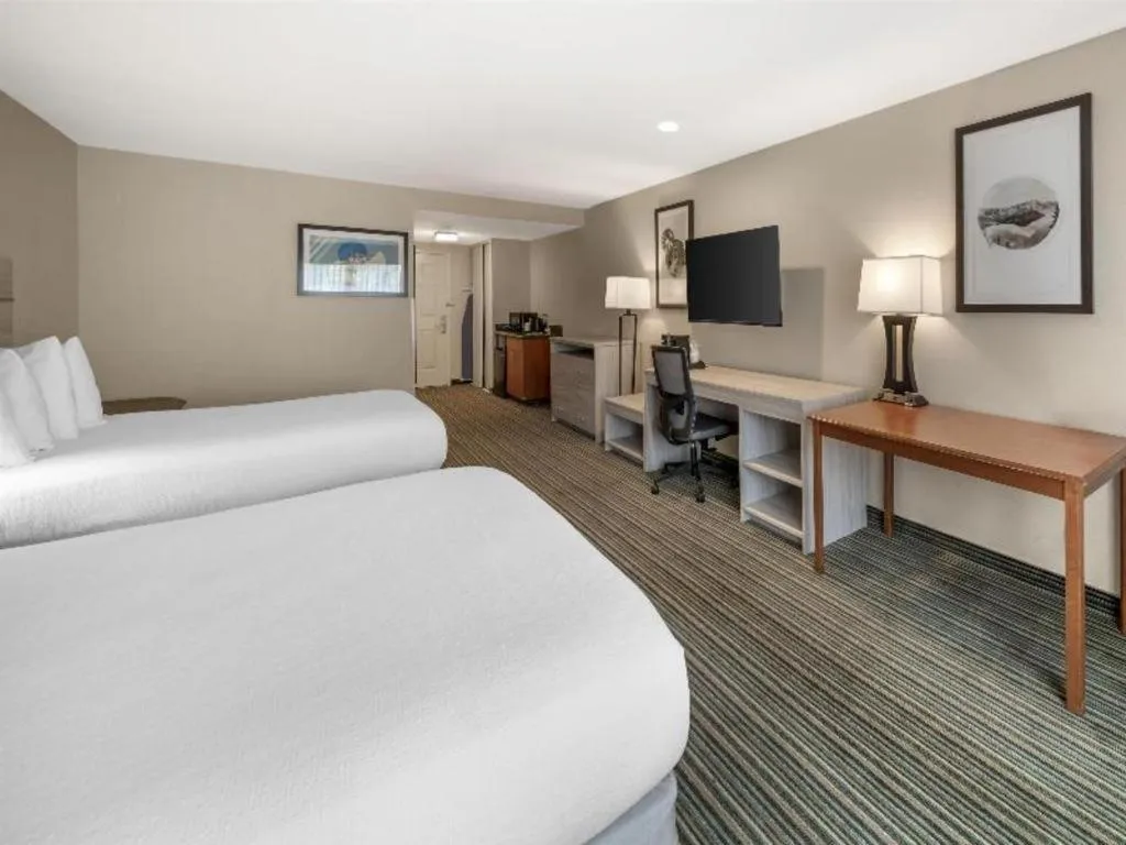 Bed in Best Western Plus Twin View Inn & Suites