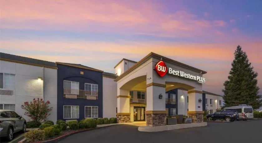 Best Western Plus Twin View Inn & Suites