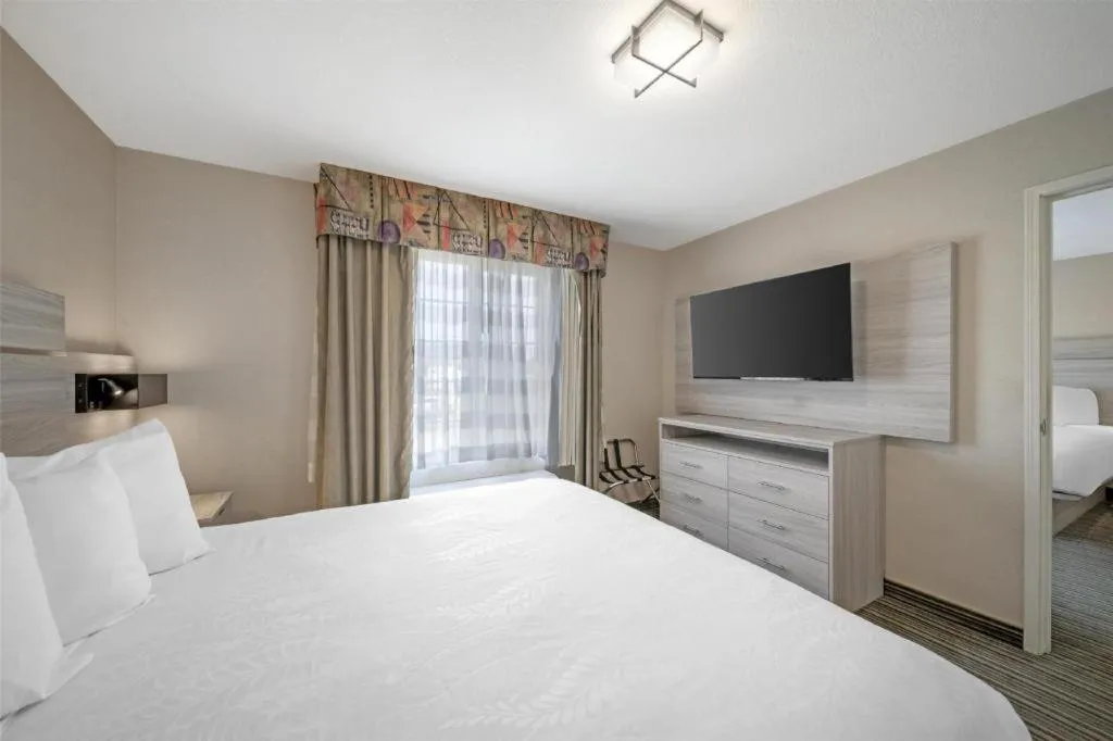 Bed in Best Western Plus Twin View Inn & Suites