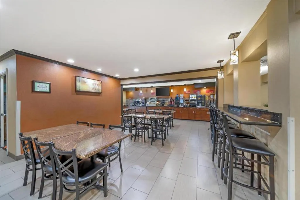 Best Western Plus Twin View Inn & Suites