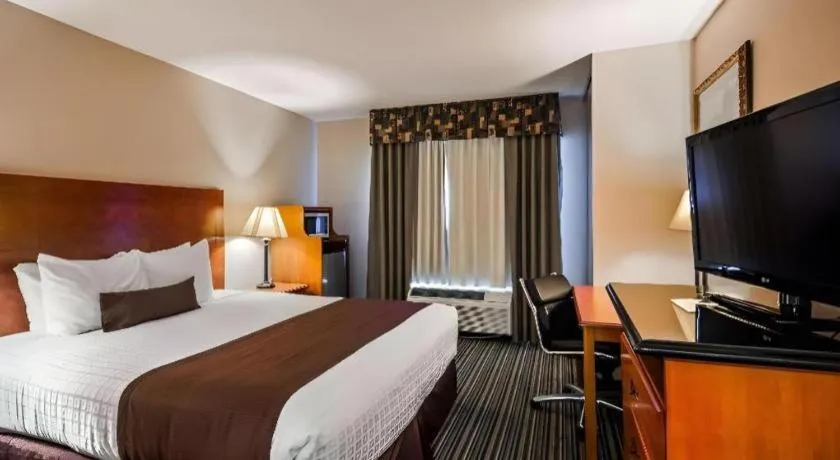 Bed in Best Western Plus Twin View Inn & Suites