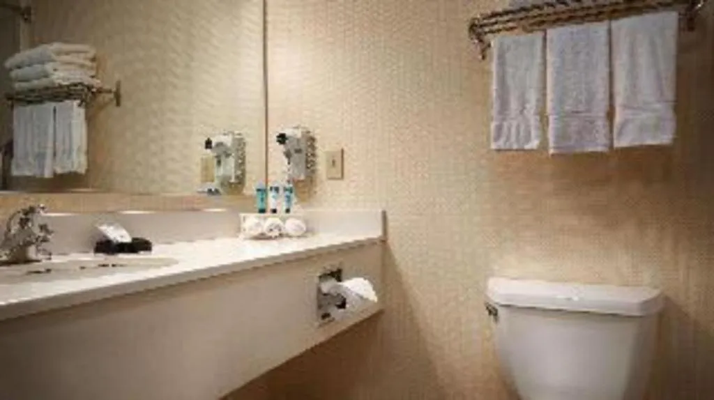 Best Western Plus Twin View Inn & Suites