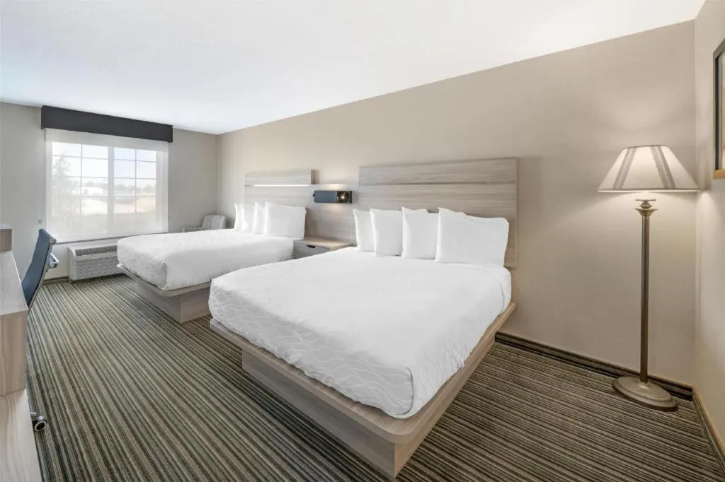 Bed in Best Western Plus Twin View Inn & Suites