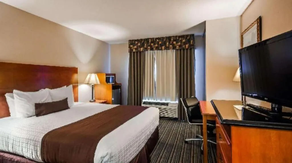 Bed in Best Western Plus Twin View Inn & Suites