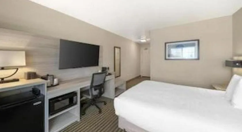 Bed in Best Western Plus Twin View Inn & Suites