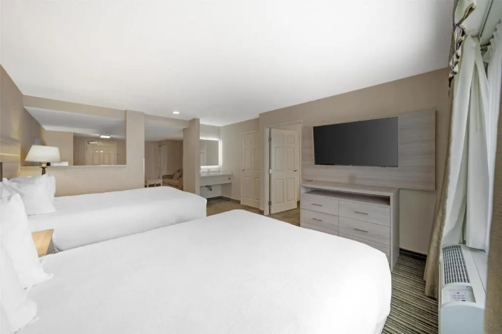 Bed in Best Western Plus Twin View Inn & Suites