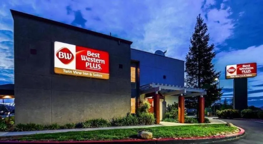 Best Western Plus Twin View Inn & Suites
