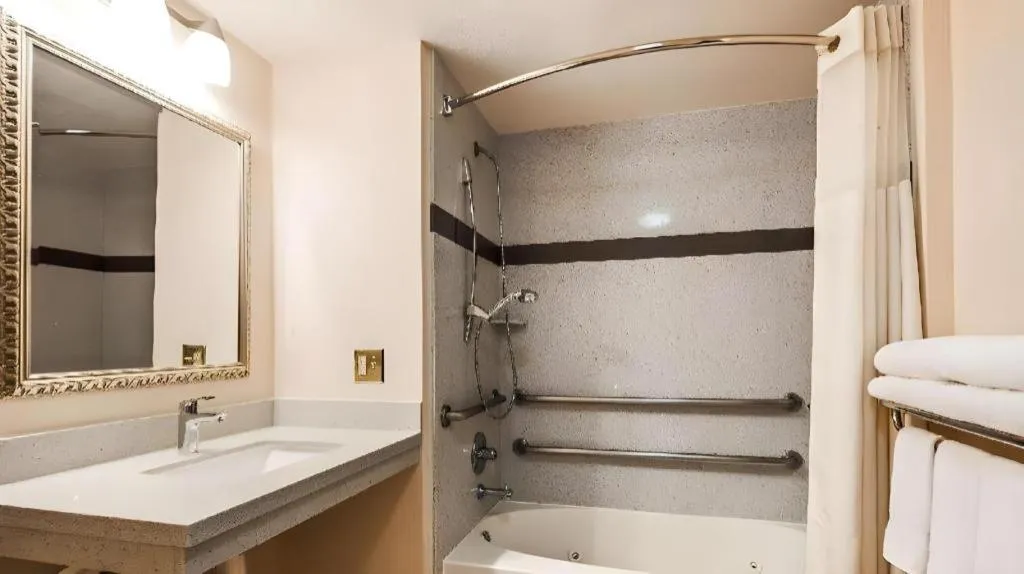 Best Western Plus Twin View Inn & Suites