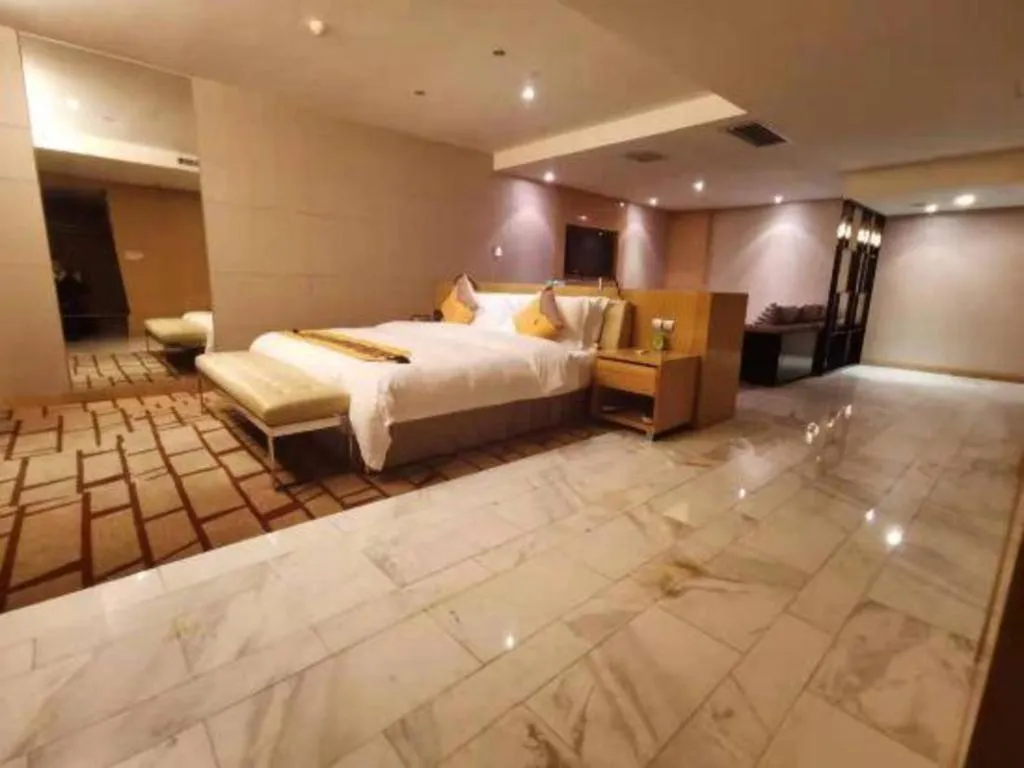 Bed in Changsha Huatian Hotel