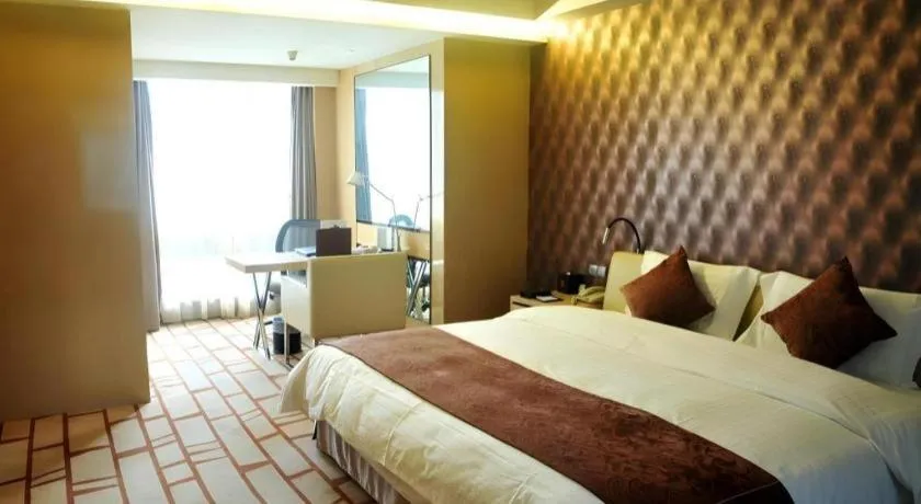 Bed in Changsha Huatian Hotel