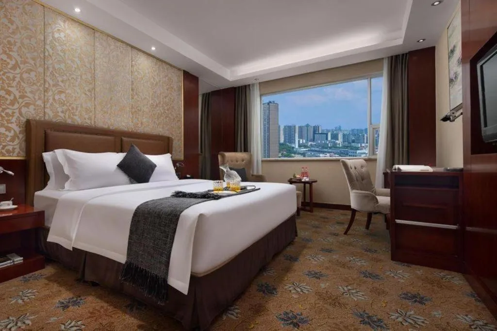 Bed in Changsha Huatian Hotel