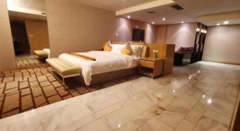 Bed in Changsha Huatian Hotel