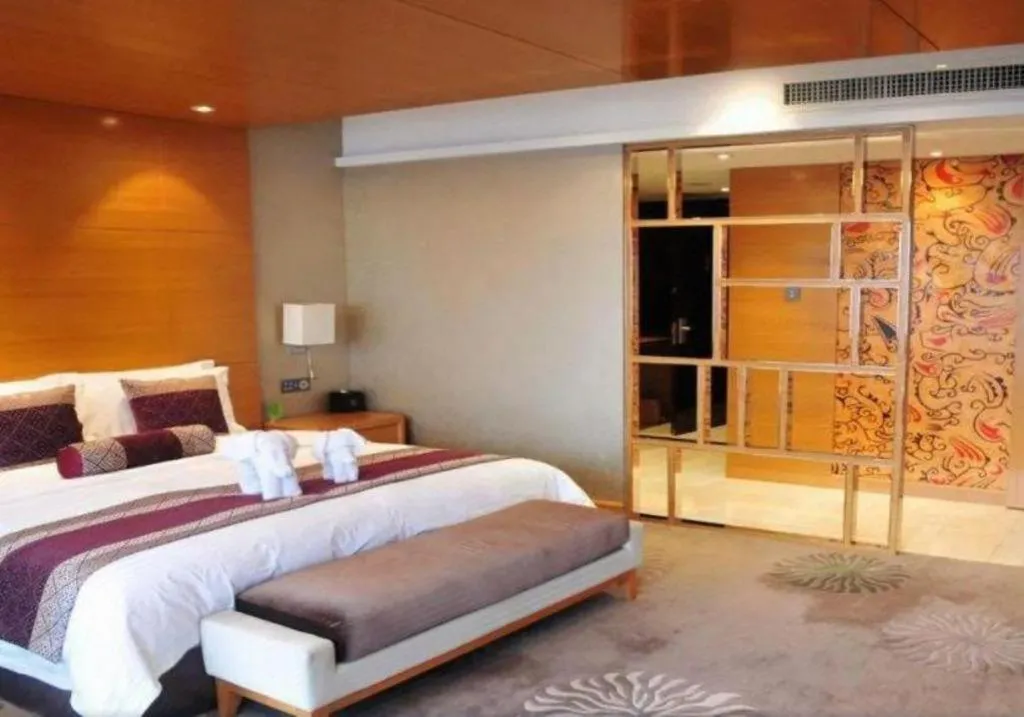 Bed in Changsha Huatian Hotel