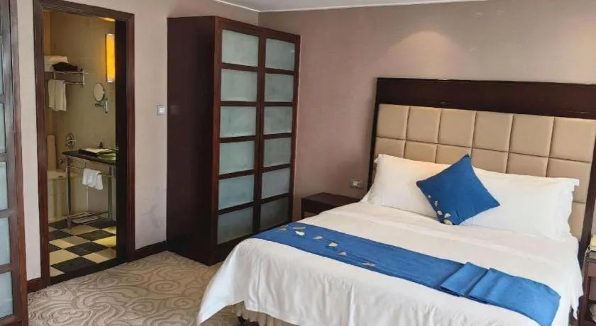 Bed in Changsha Huatian Hotel