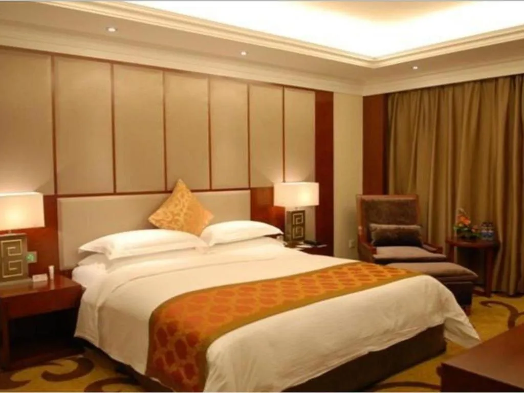 Bed in Changsha Huatian Hotel