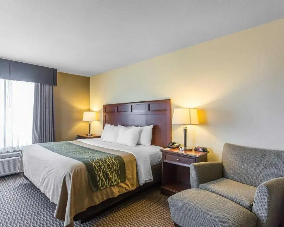 Bed in Comfort Inn & Suites Bed in Comfort Inn & Suites