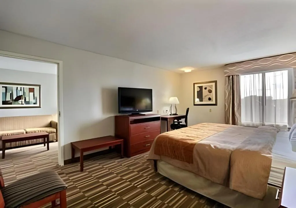 Bed in Comfort Inn & Suites University South