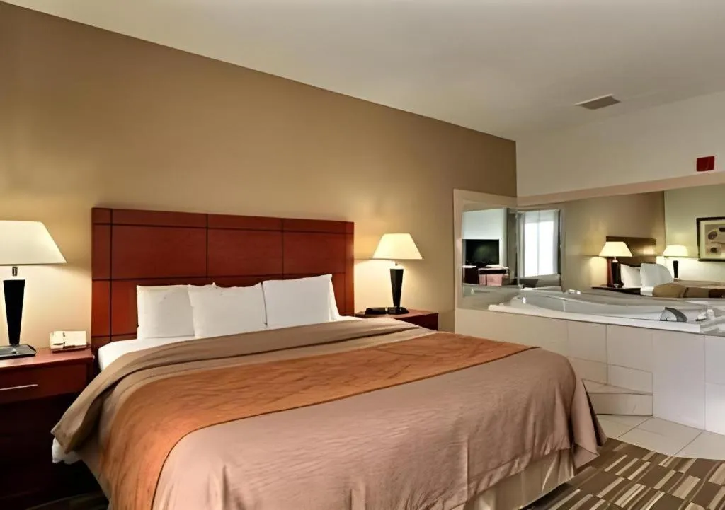 Bed in Comfort Inn & Suites University South