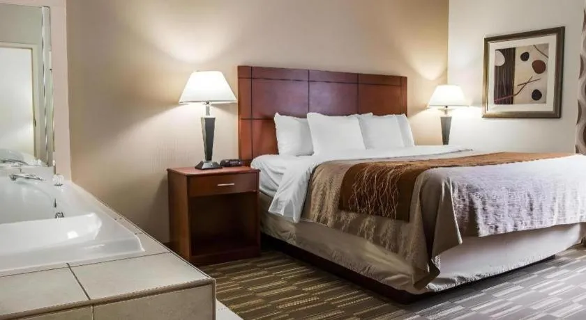 Bed in Comfort Inn & Suites University South