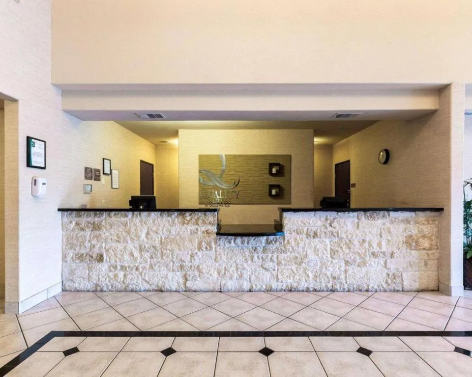 Quality Suites Huntsville Near University