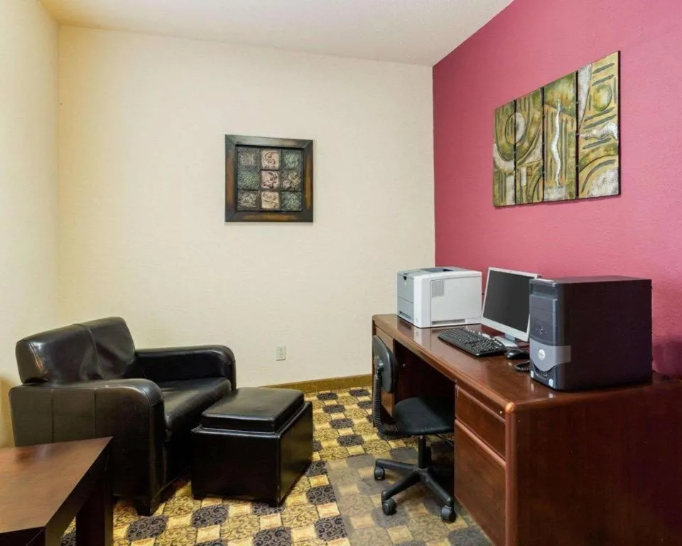 Quality Suites Huntsville Near University