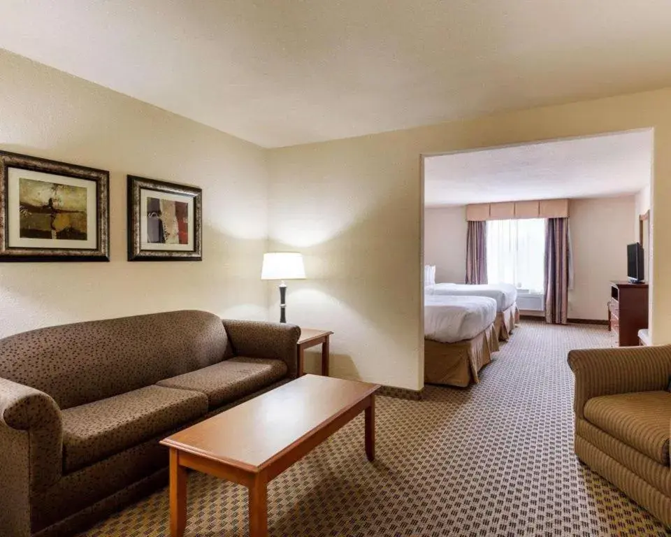 Bed in Quality Suites Huntsville Near University Bed in Quality Suites Huntsville Near University