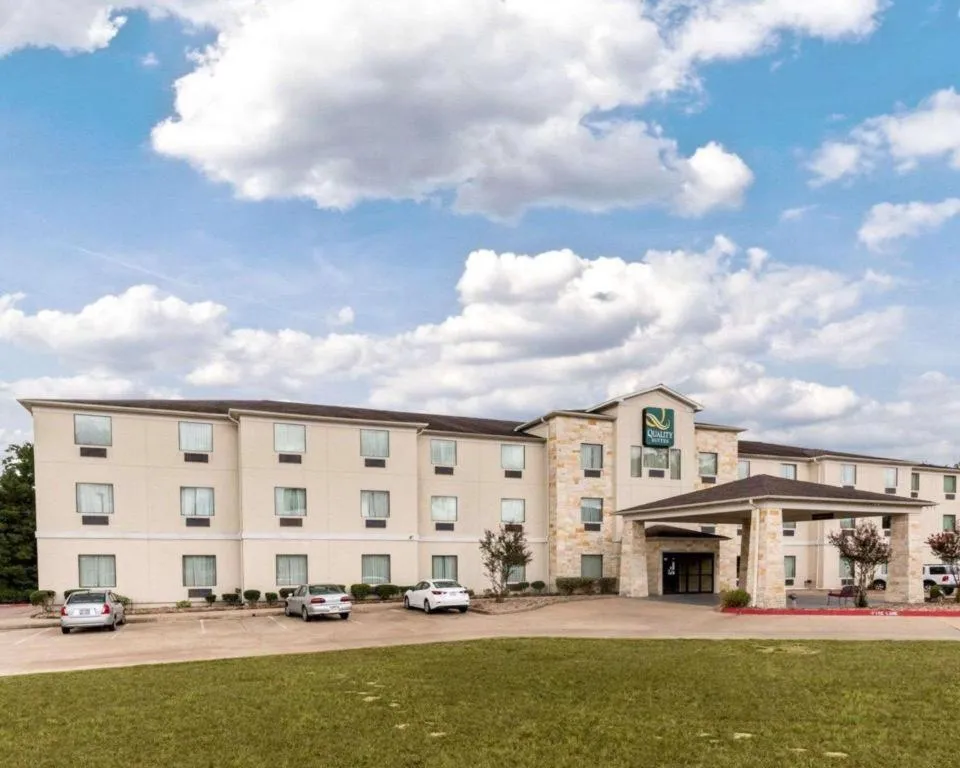 Quality Suites Huntsville Near University