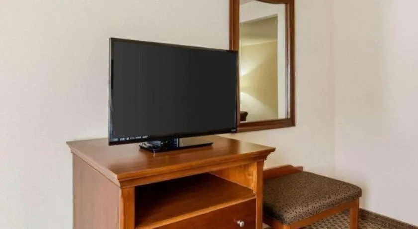 Quality Suites Huntsville Near University