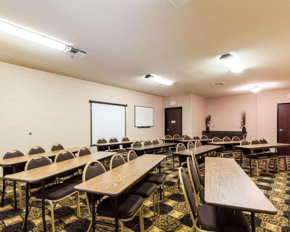 Quality Suites Huntsville Near University