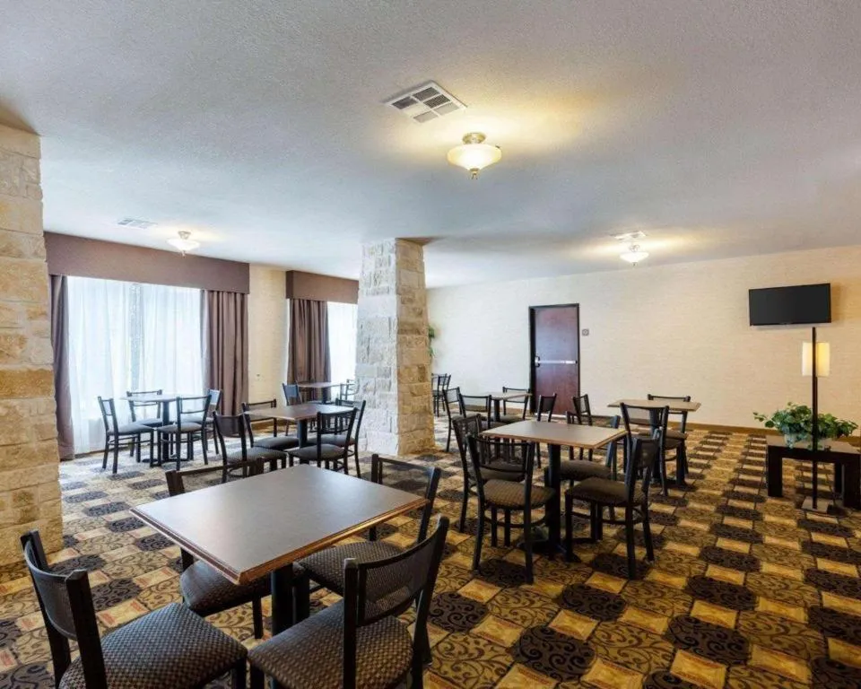 Quality Suites Huntsville Near University