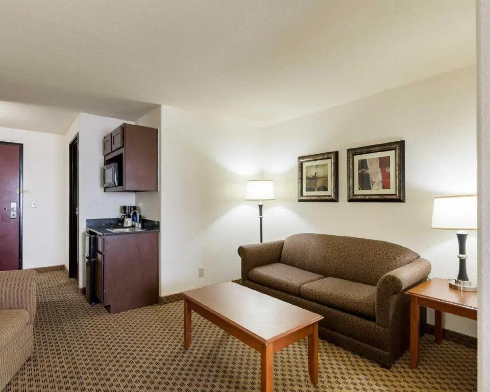 Quality Suites Huntsville Near University