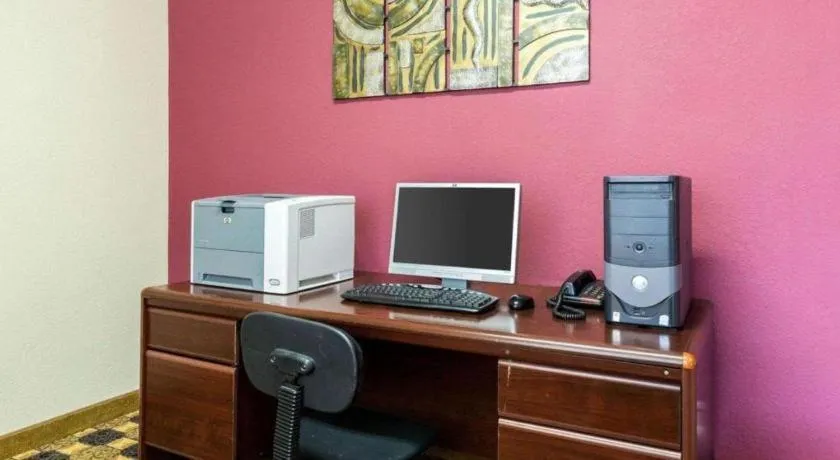 Quality Suites Huntsville Near University