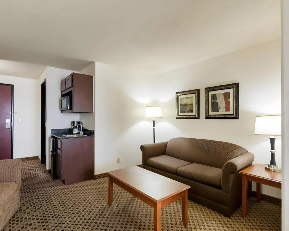 Quality Suites Huntsville Near University