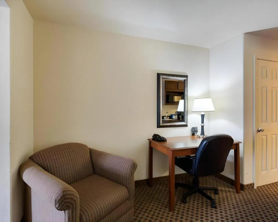 Quality Suites Huntsville Near University