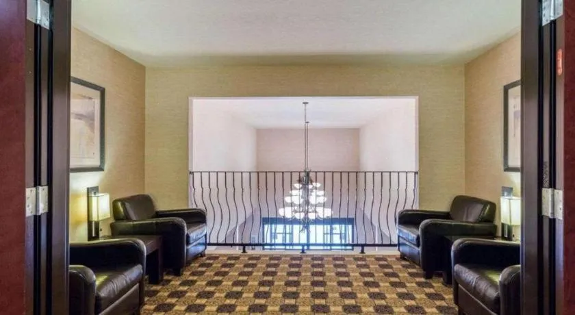 Quality Suites Huntsville Near University