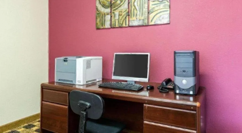 Quality Suites Huntsville Near University