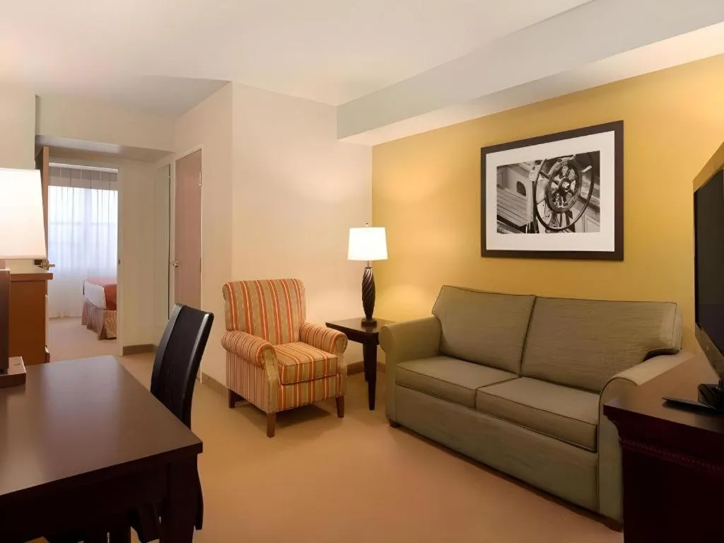 Country Inn & Suites by Radisson, Dundee, MI