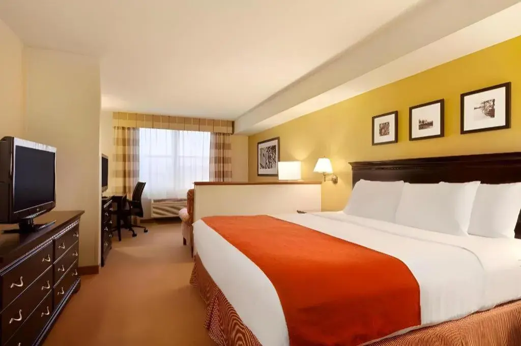 Bed in Country Inn & Suites by Radisson, Dundee, MI Bed in Country Inn & Suites by Radisson, Dundee, MI