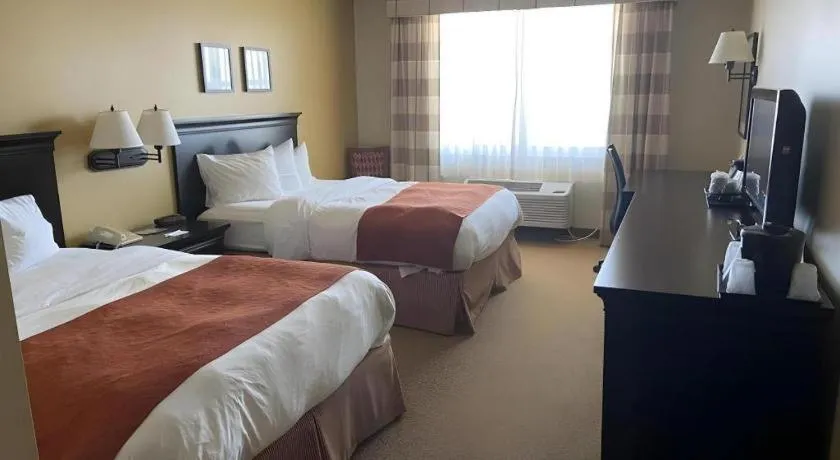 Bed in Country Inn & Suites by Radisson, Dundee, MI