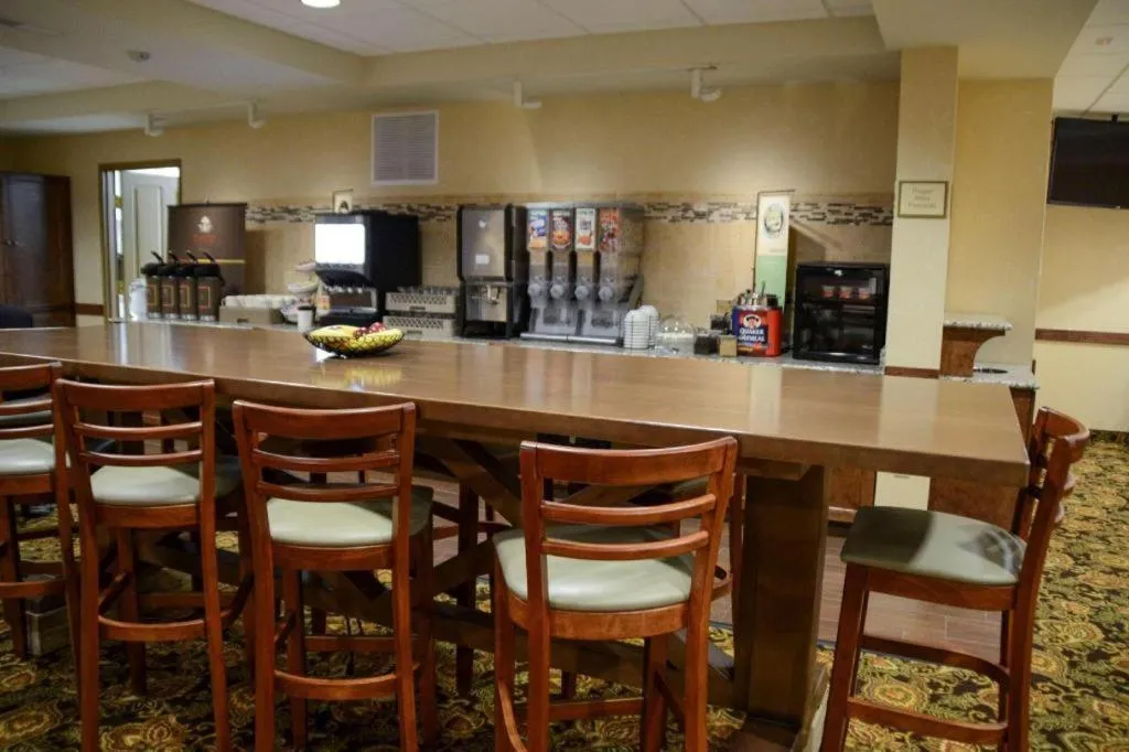 Country Inn & Suites by Radisson, Dundee, MI