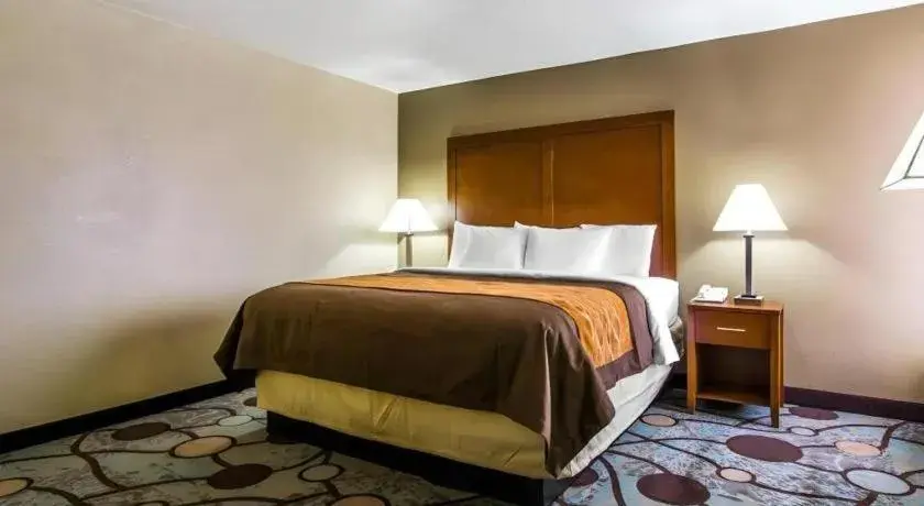 Bed in AmericInn by Wyndham Memphis East Bed in AmericInn by Wyndham Memphis East