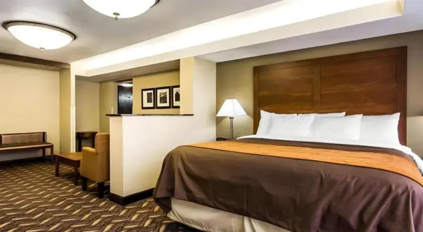 Bed in AmericInn by Wyndham Memphis East Bed in AmericInn by Wyndham Memphis East