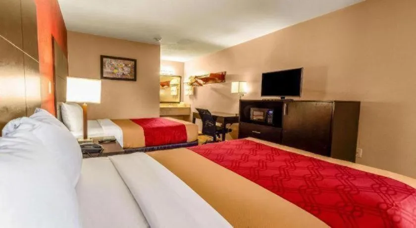 Bed in Econo Lodge Meridian South